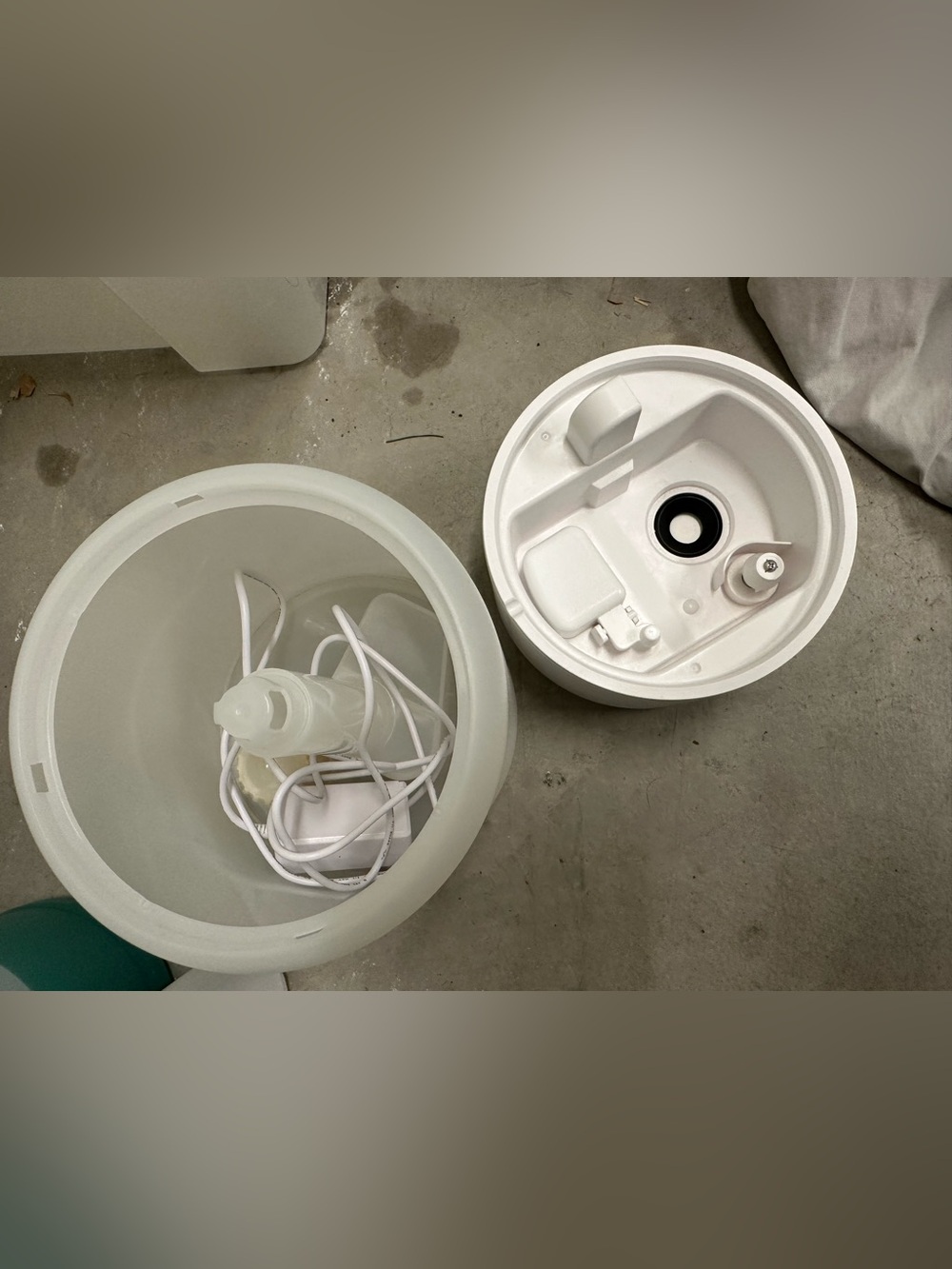 Levoit White Humidifier - Picture 3 of 5